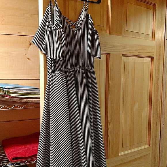 Dress - Picture 2 of 4